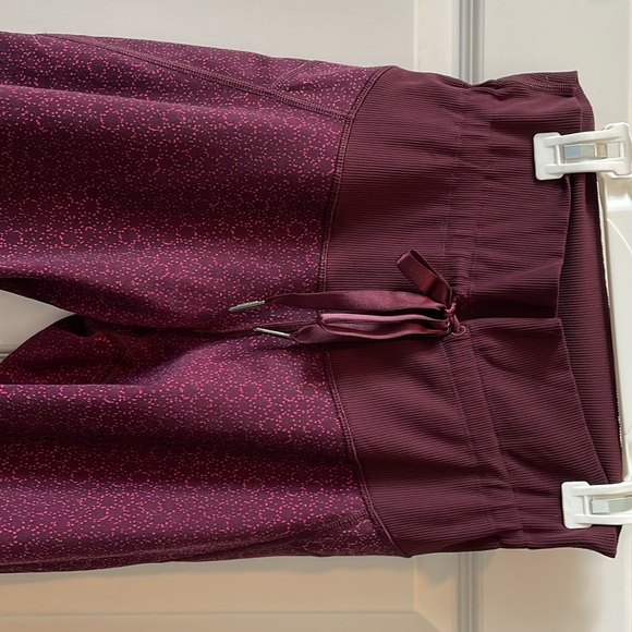 Lululemon Shake It Out Crop - Picture 2 of 3